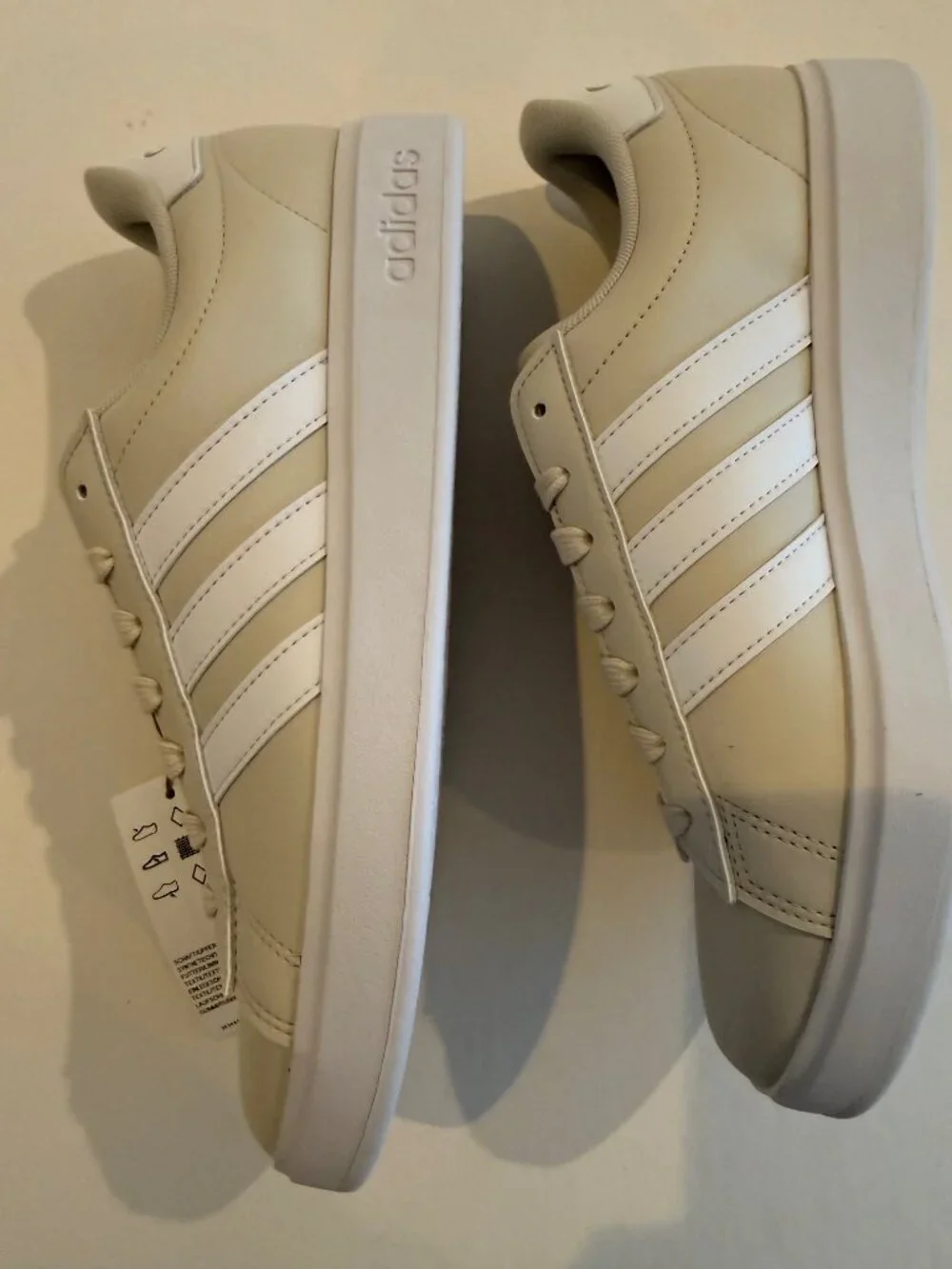 adidas women GRAND COURT 2.0 SHOES, size 9, beige - Picture 2 of 5